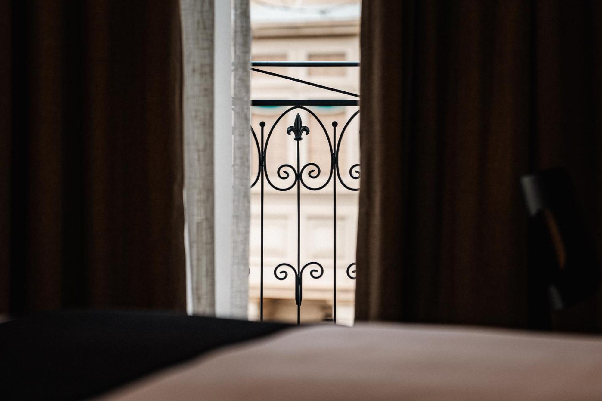 Suite with Balcony and Executive Lounge Access
